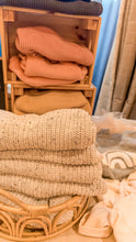 Load image into Gallery viewer, Oversized Chunky Knit in Beige Speckled