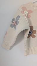Load image into Gallery viewer, Flower Cardi
