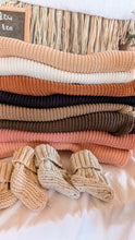 Load image into Gallery viewer, Oversized Chunky Knit in Black
